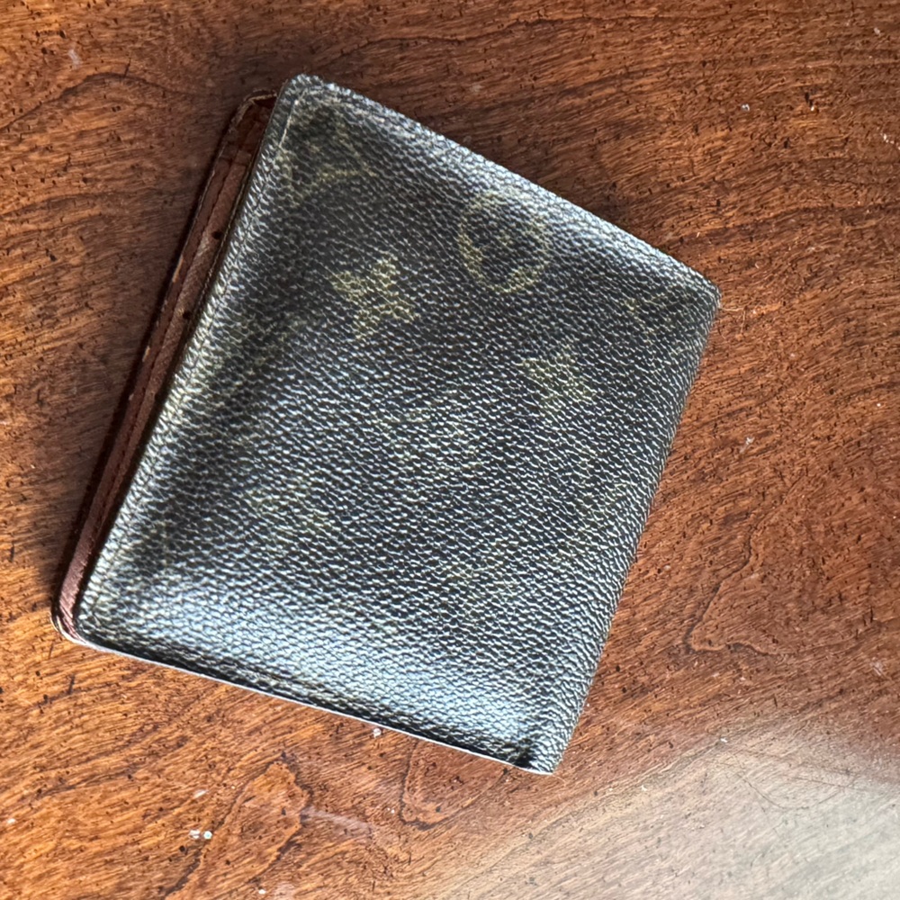 LV Wallet - Picture 2 of 13